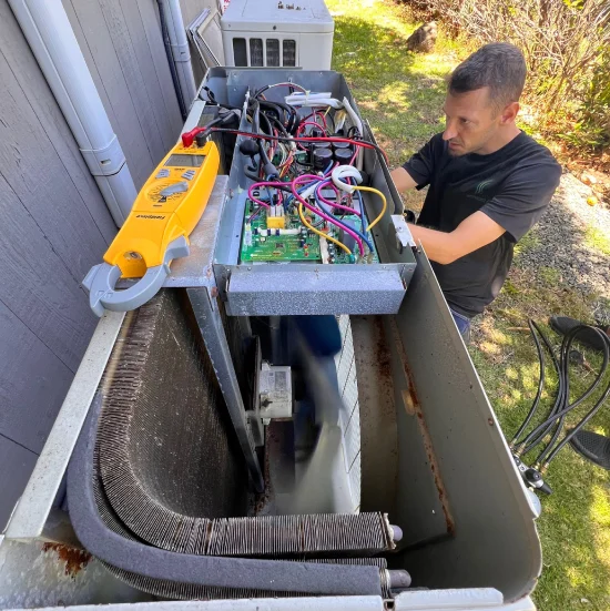 img of standard air technician working